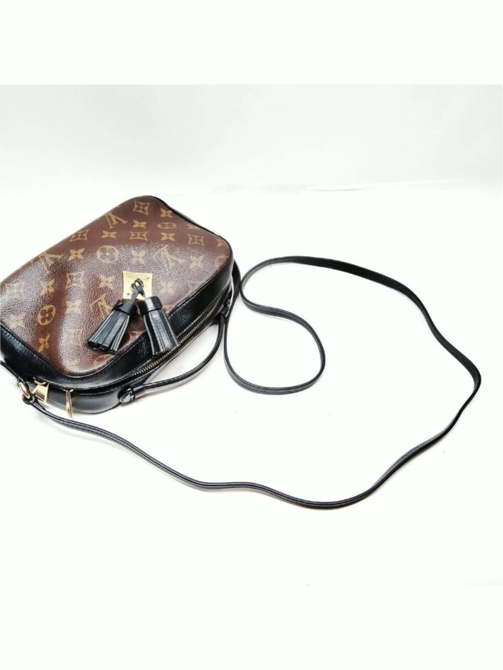 Authentic Louis Vuitton Saintonge Crossbody Monogram Canvas LV Bag - Picture 6 of 16